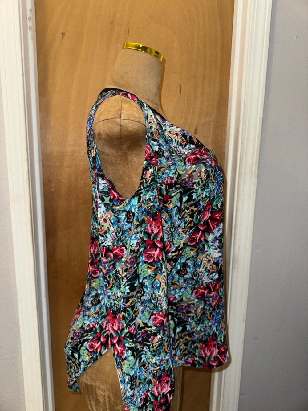 Nicole Miller Multicolor Floral V-Neck Cold Shoulder chiffon Top Black Trim​ - Picture 3 of 9